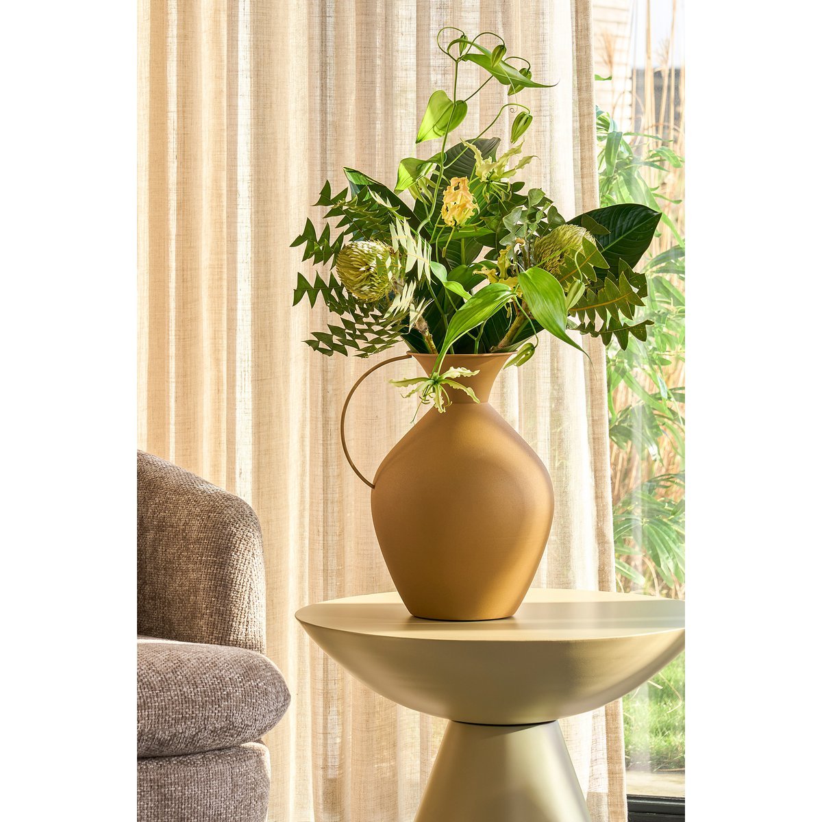 Gyge Vase - L30 x B24 x H37 cm - Metal - Yellow