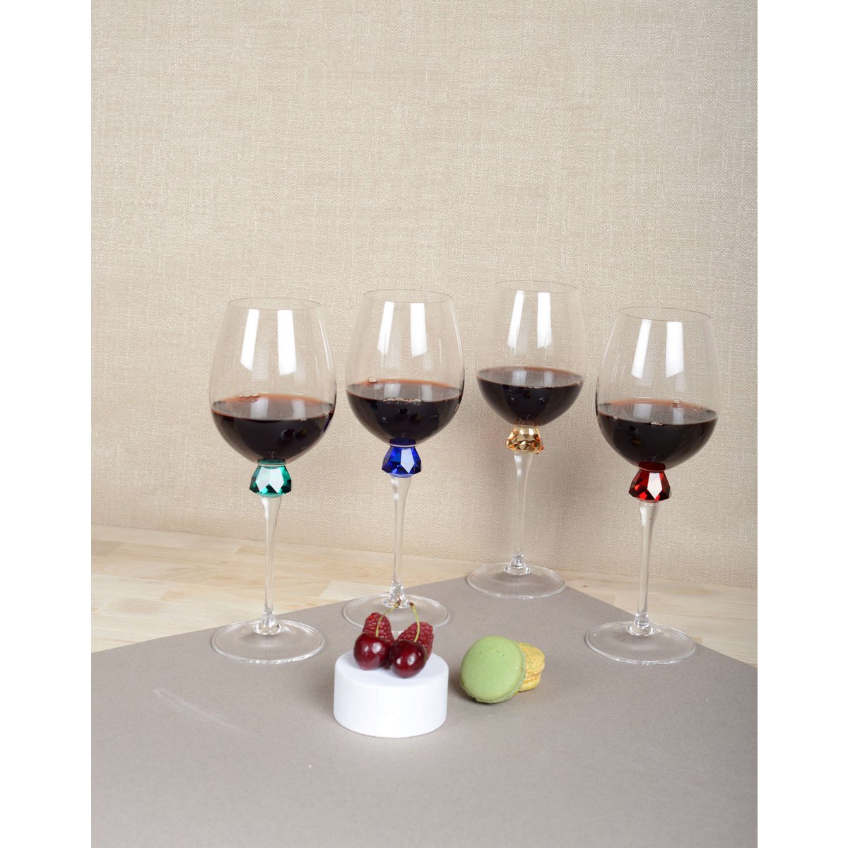 Set of 4 Wine Glasses with Diamond Stem