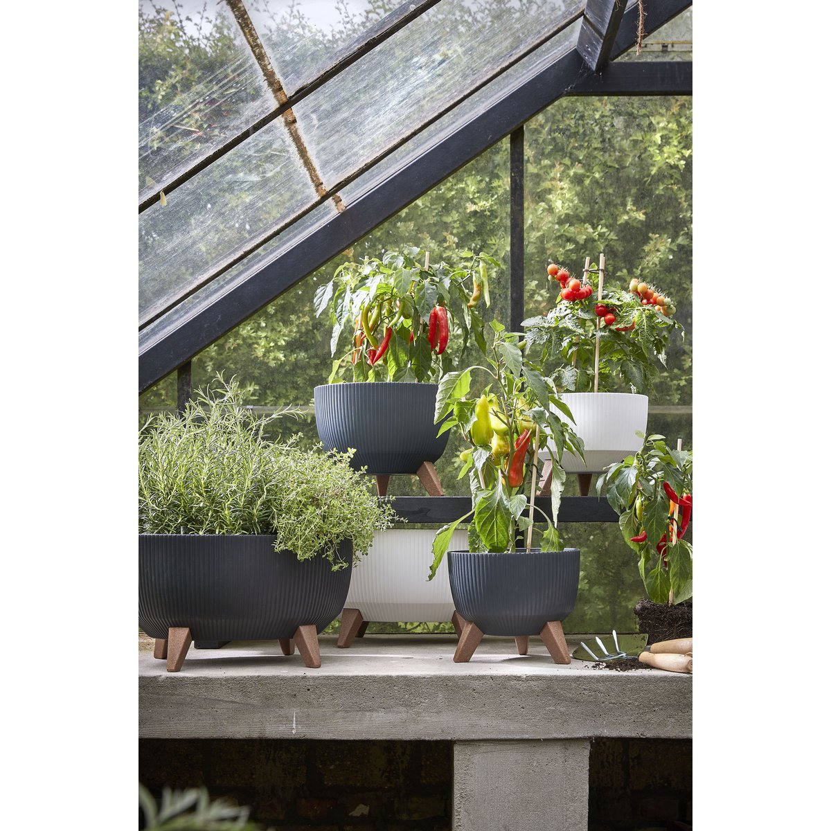 Doppio Flowerpot on Legs - H21 x Ø40 cm - Polypropylene - FSC Mix - Off White