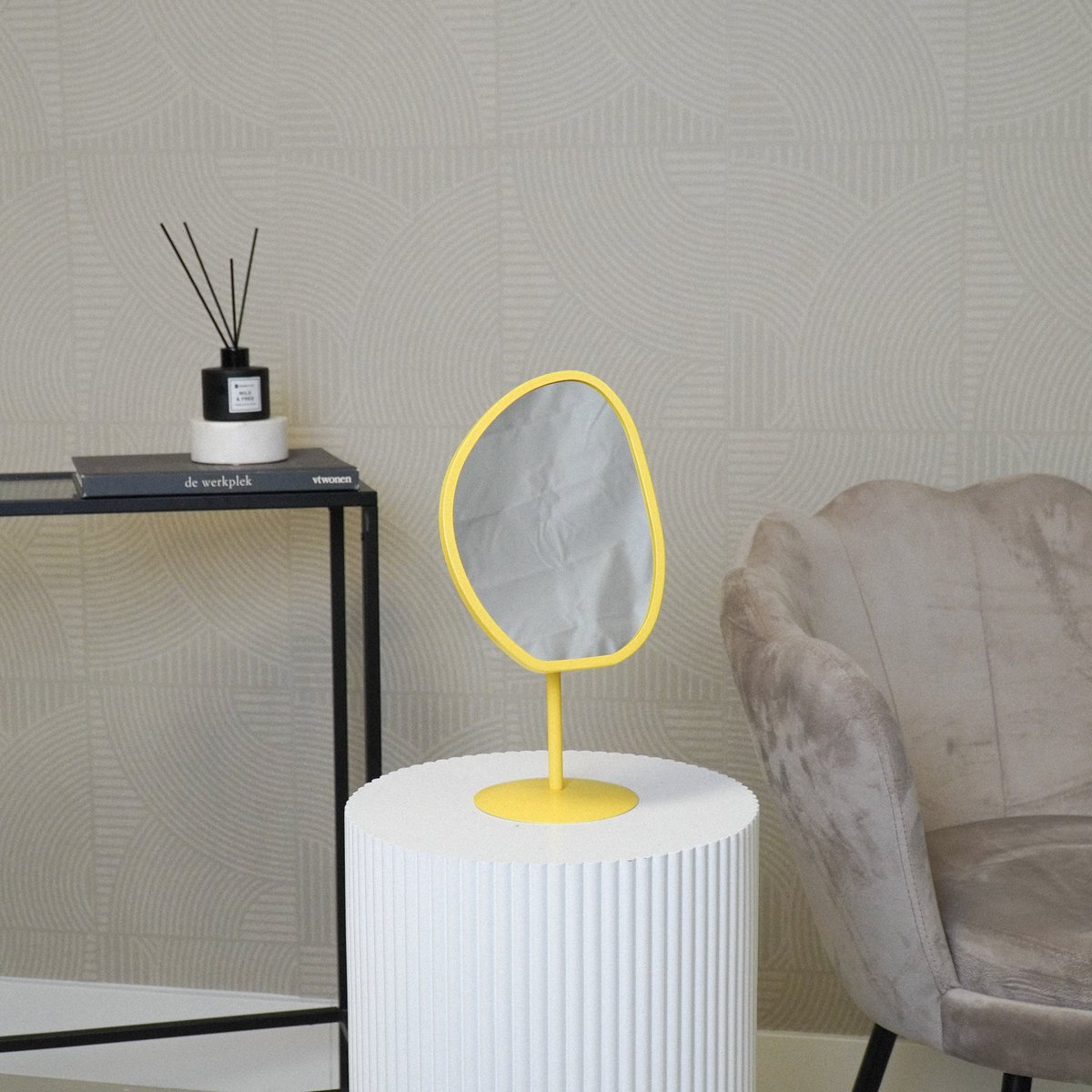 Mirror - organisch - metaal - neon geel - 16,5x12x31,5 cm