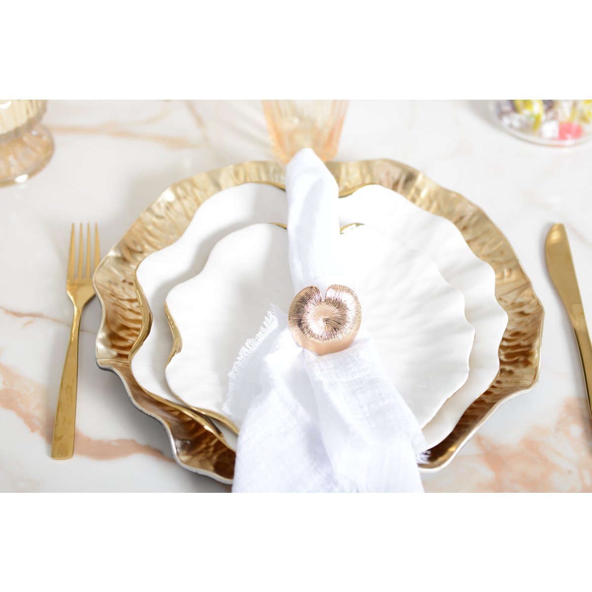 Decorative serving placemat 