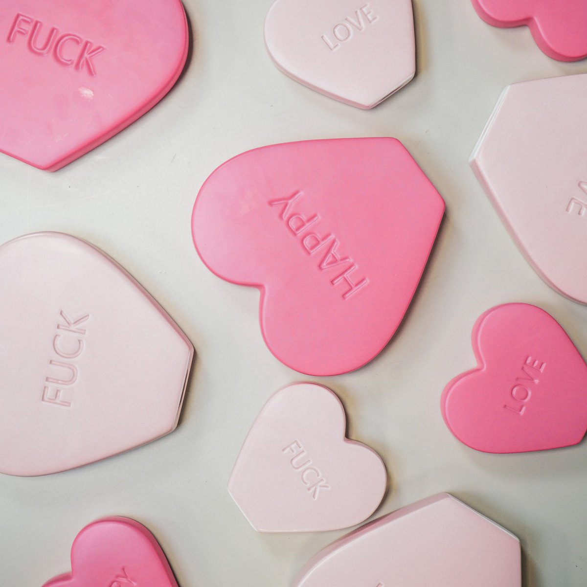 Ornament - Candy Heart 'FUCK' - Neon Pink - 13x4x11.5cm