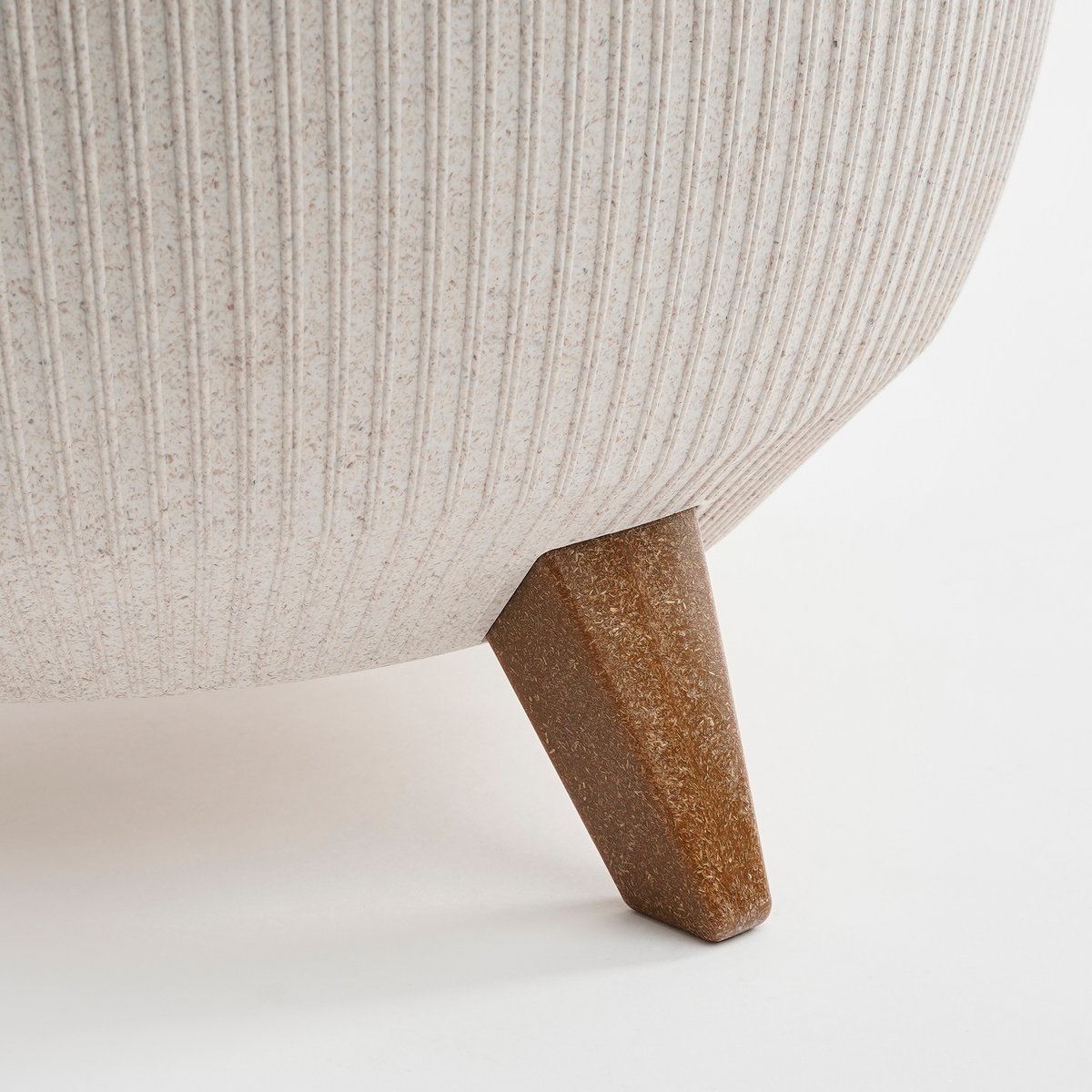 Doppio Flowerpot on Legs - H21 x Ø40 cm - Polypropylene - FSC Mix - Off White