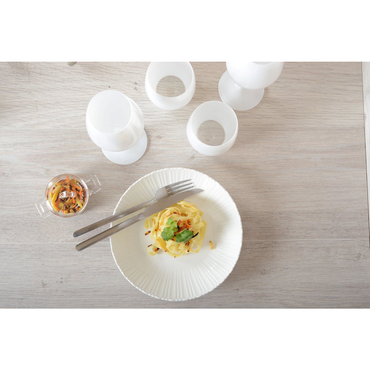 White Hollow Plate Rosa