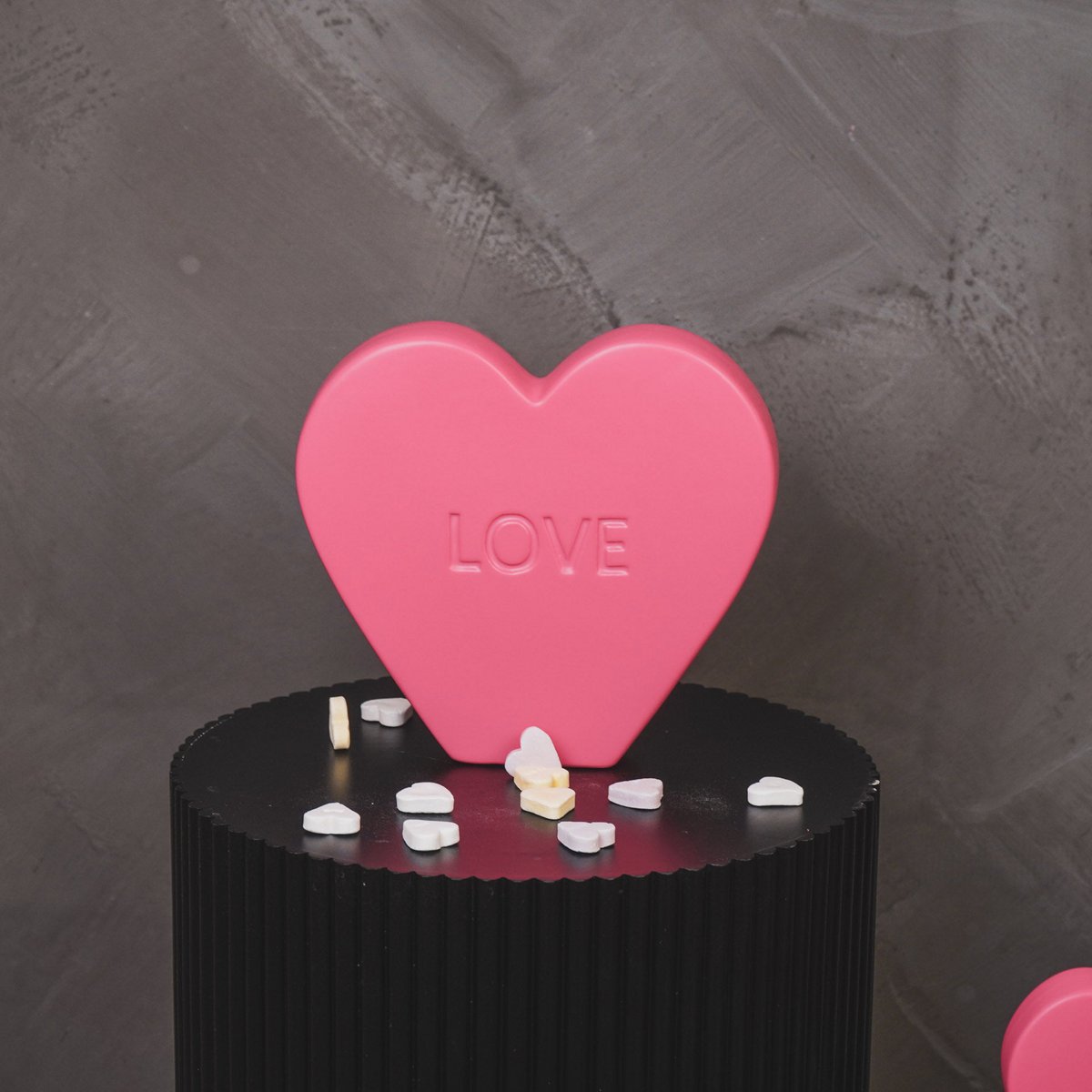 Ornament - Candy Heart 'LOVE' - Neonrosa - 20x4x18,5cm