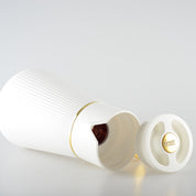Witte koffie kan - met gouden handgreep 1l