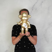 Ornament - hang losse aap beeldje 'de legende' - polyresin - goud - 20,5x13,5x35cm
