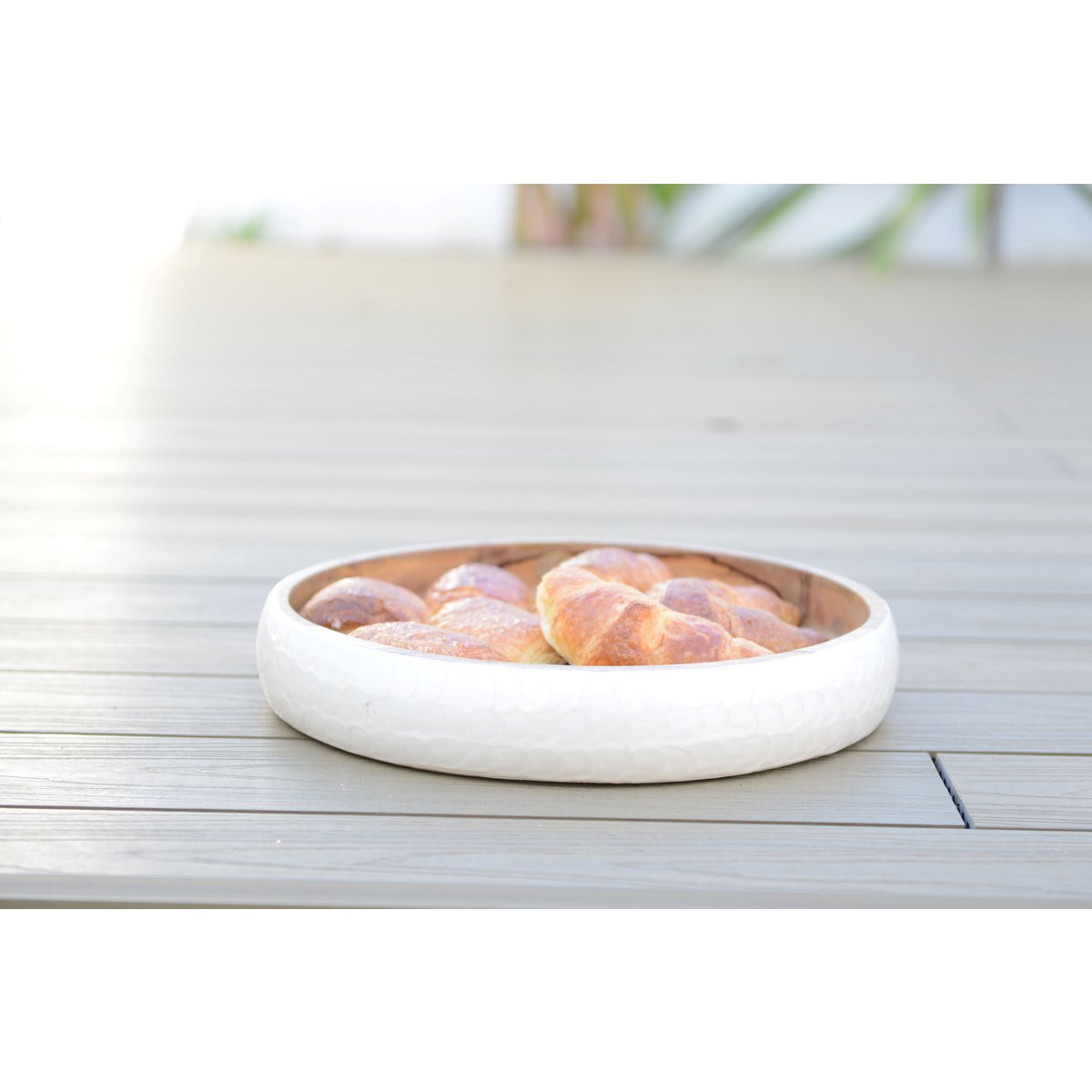 White Round Carved Mango Wood 40x40x7cm
