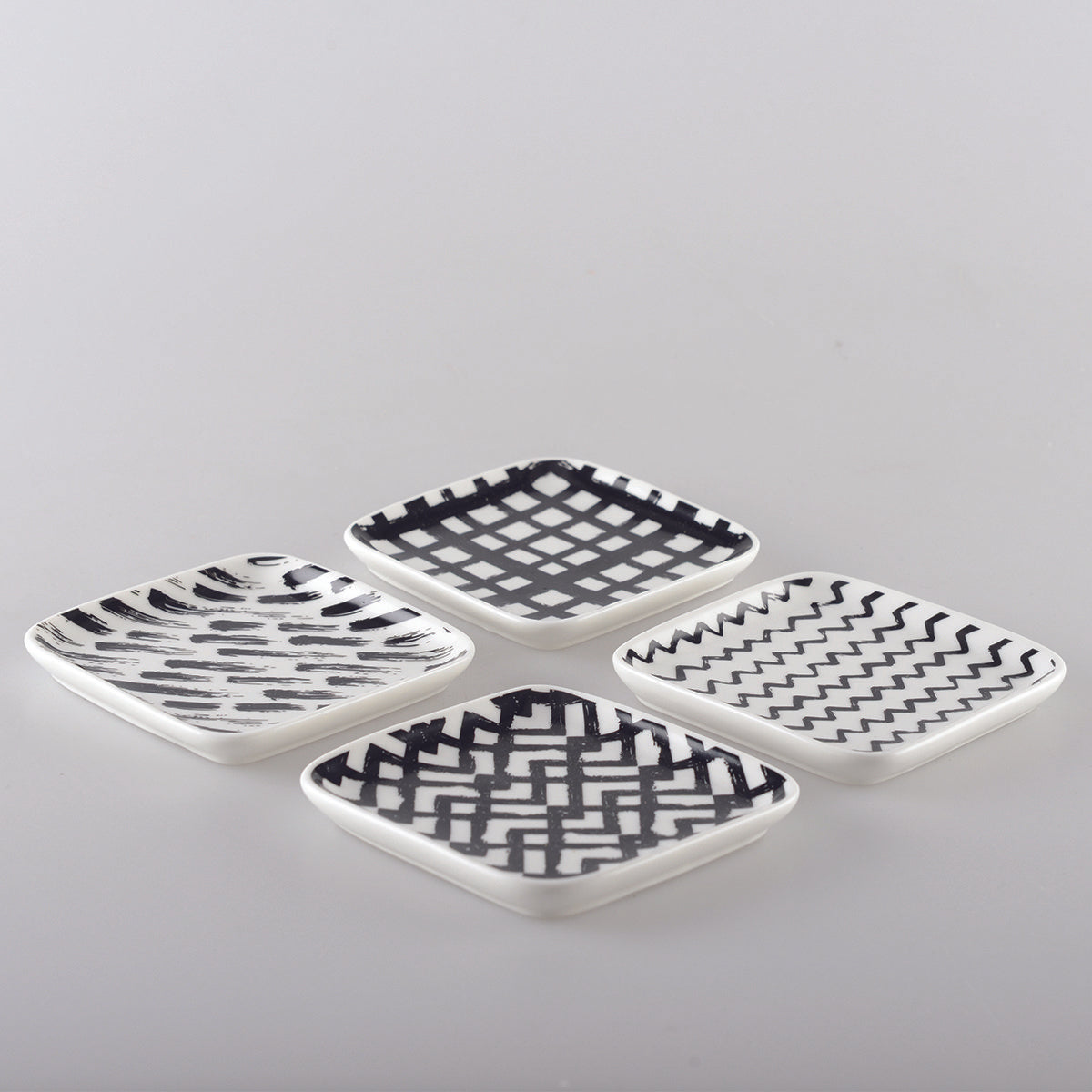 Zwart -witte schaaltjes 9,5 cm - set van 4