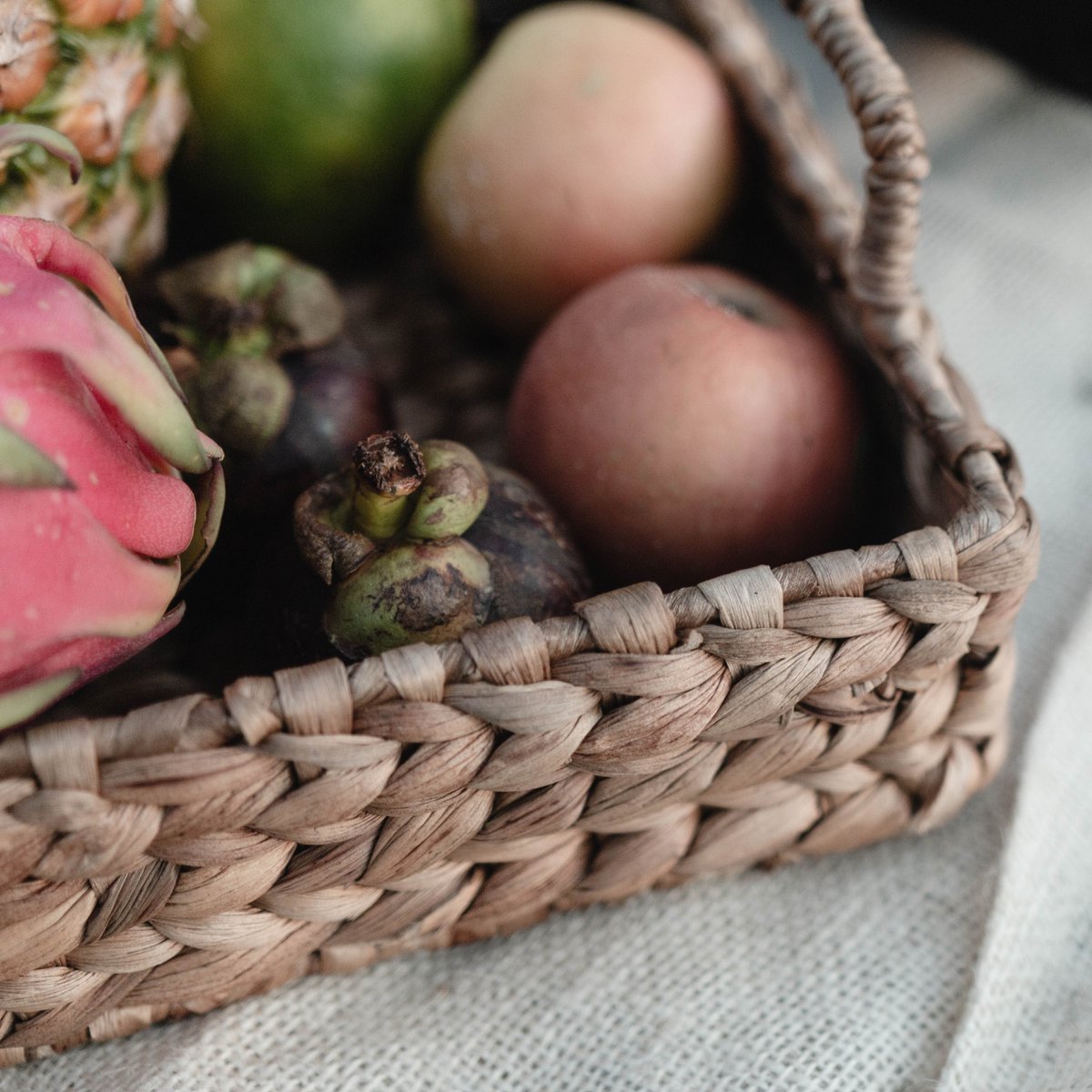 BESAKIH water hyacinth tray