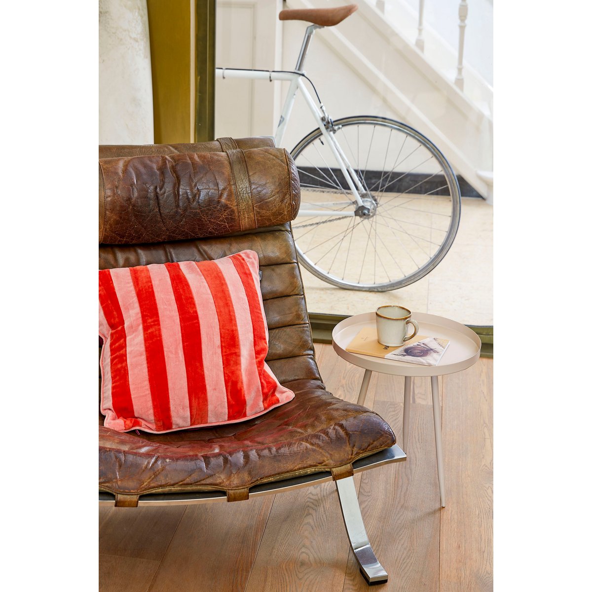 Flores Side table - H44 x Ø40 cm - Metal - Beige