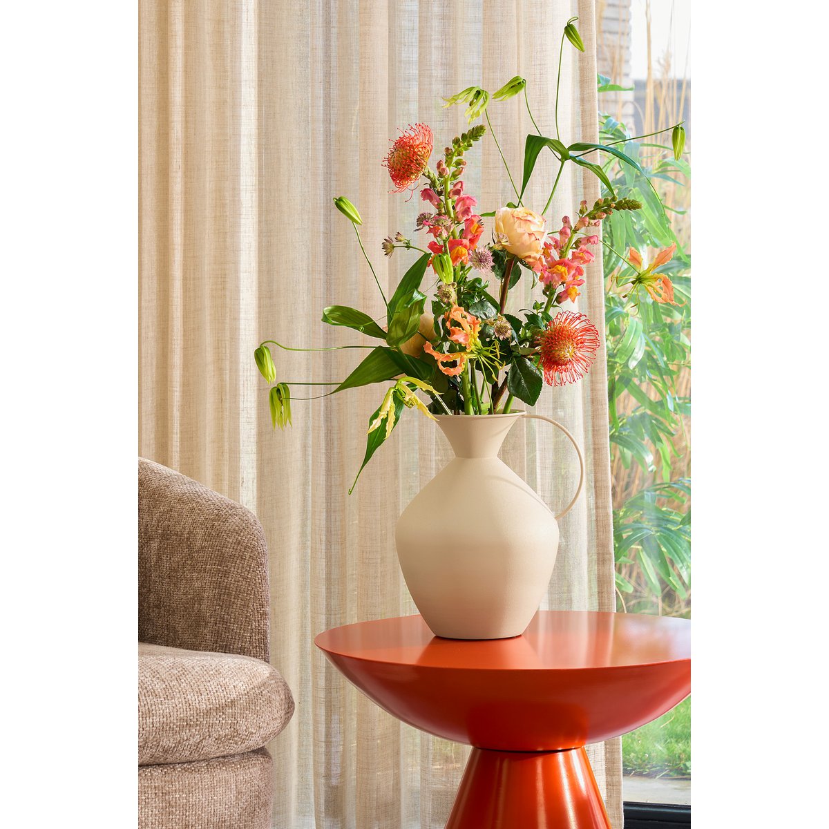 Gyge Vase - L26 x B22 x H31 cm - Metal - Off -White