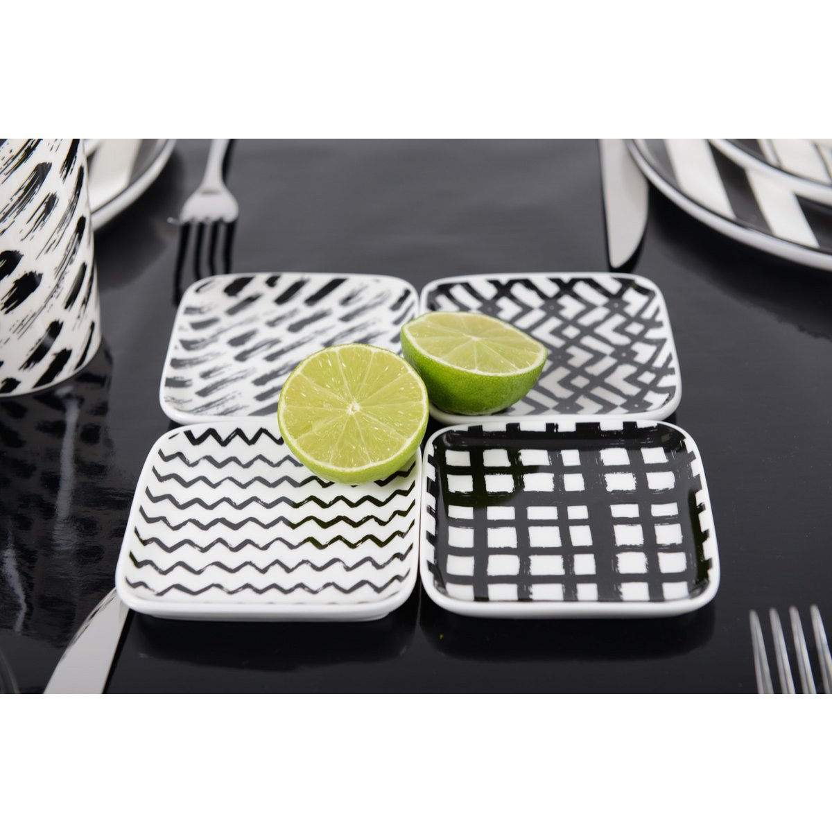 Zwart -witte schaaltjes 9,5 cm - set van 4