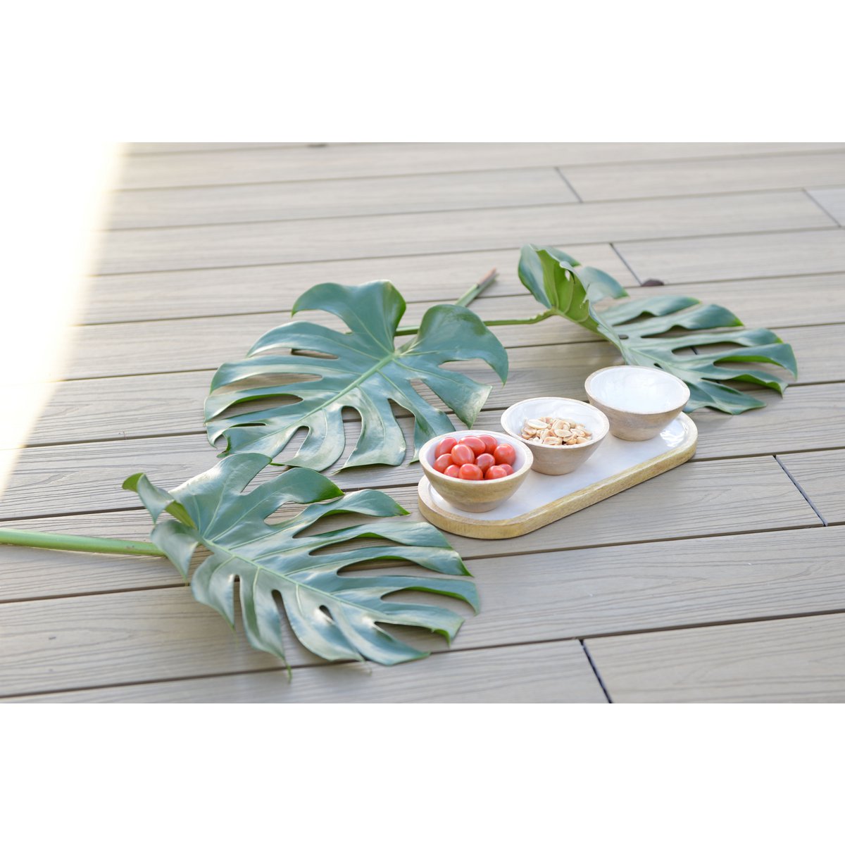Aperitif Set of 3 White Cups on a White Mango Wood Tray