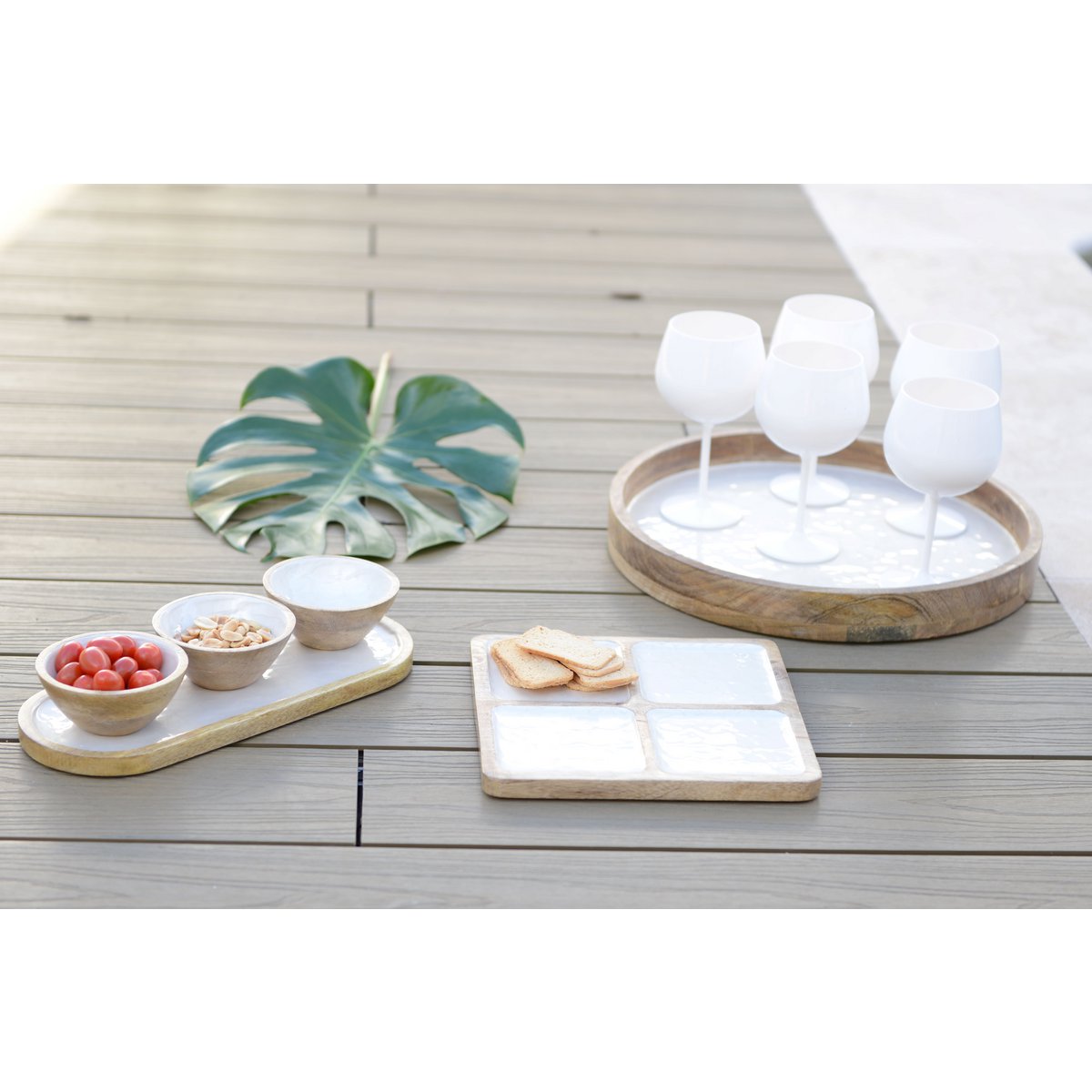 Aperitif Set of 3 White Cups on a White Mango Wood Tray