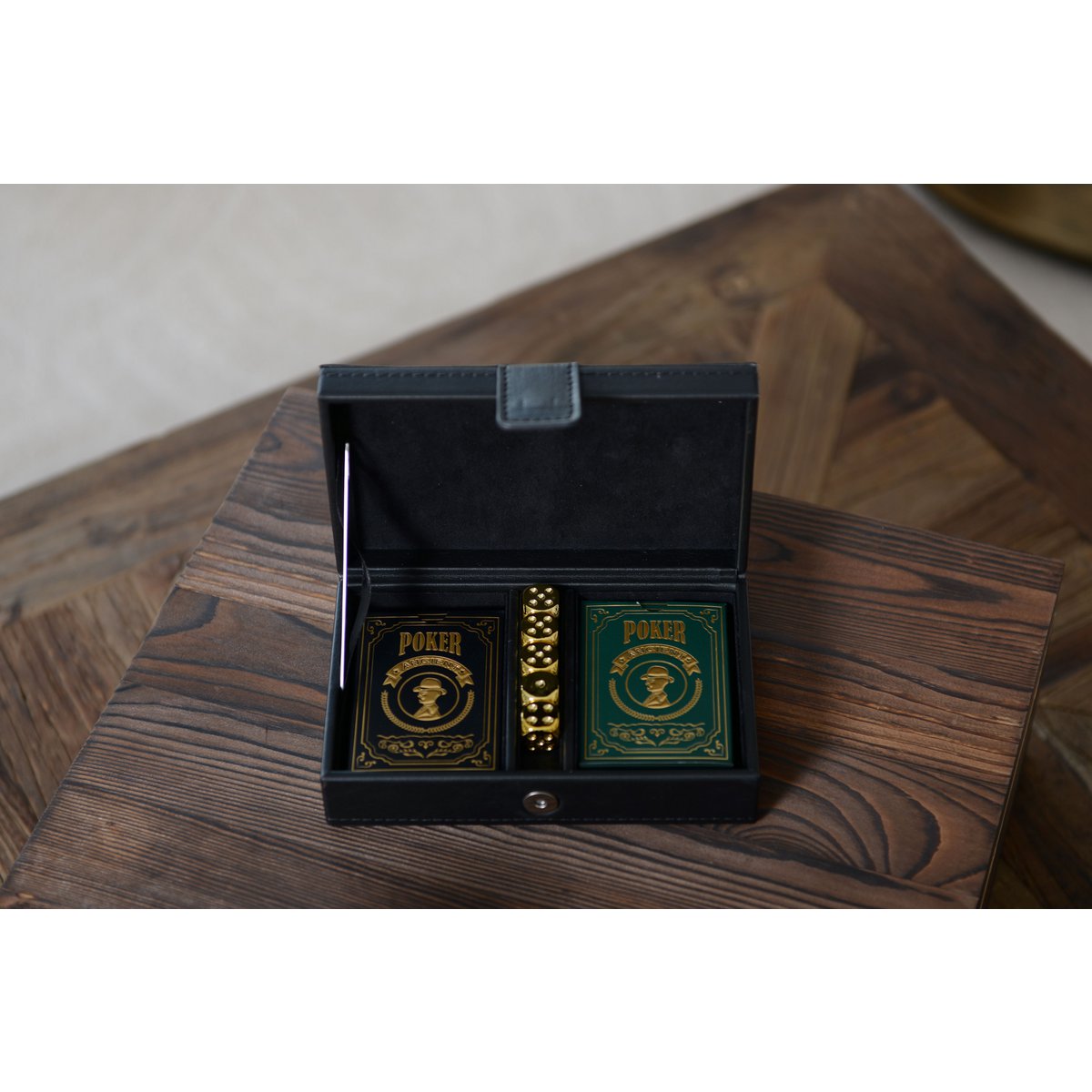 2-pack poker game with 5 gold dice
