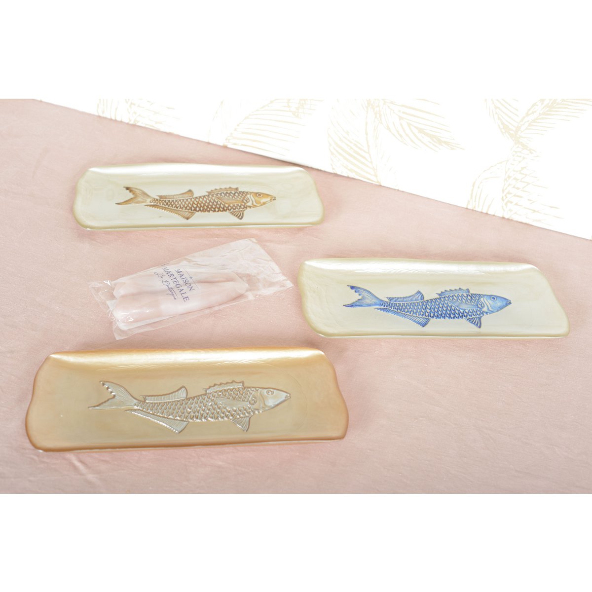 Vanille rechthoekig gerecht met gouden vis 31,7x12,7 cm