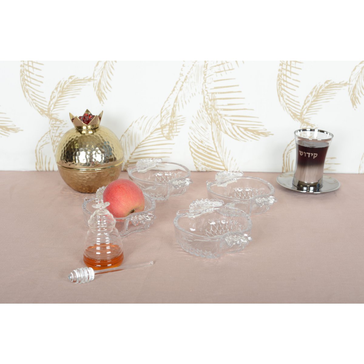 Set of 4 apple-shaped glass cups