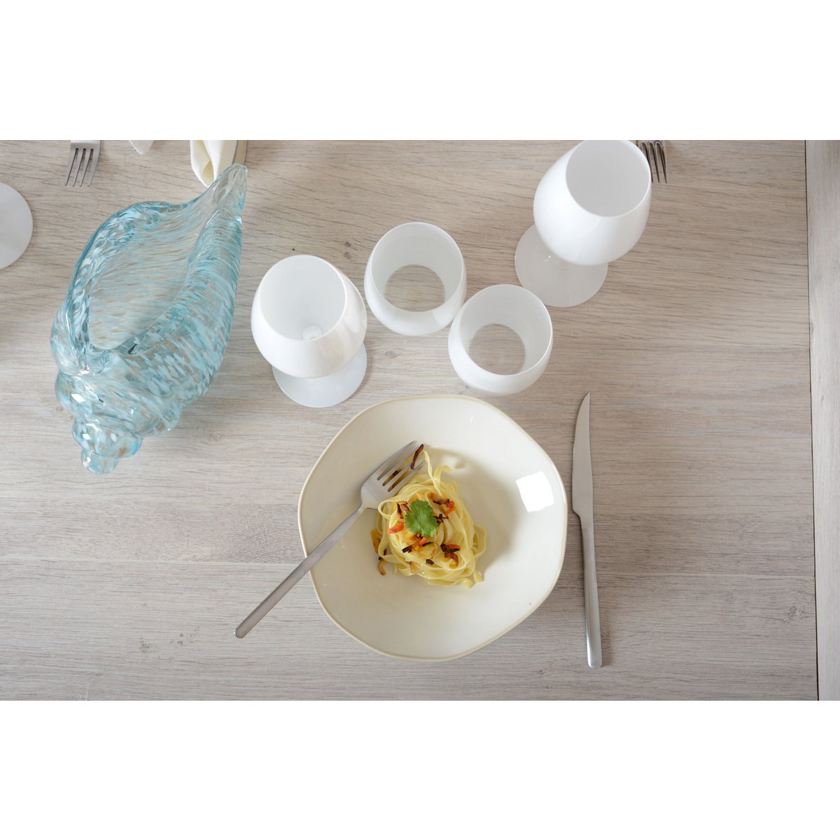 White Hollow Plate Rosa