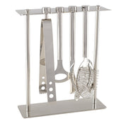 Bar Tools im 7. Zimmer mit silberfarbenem Hintergrund
