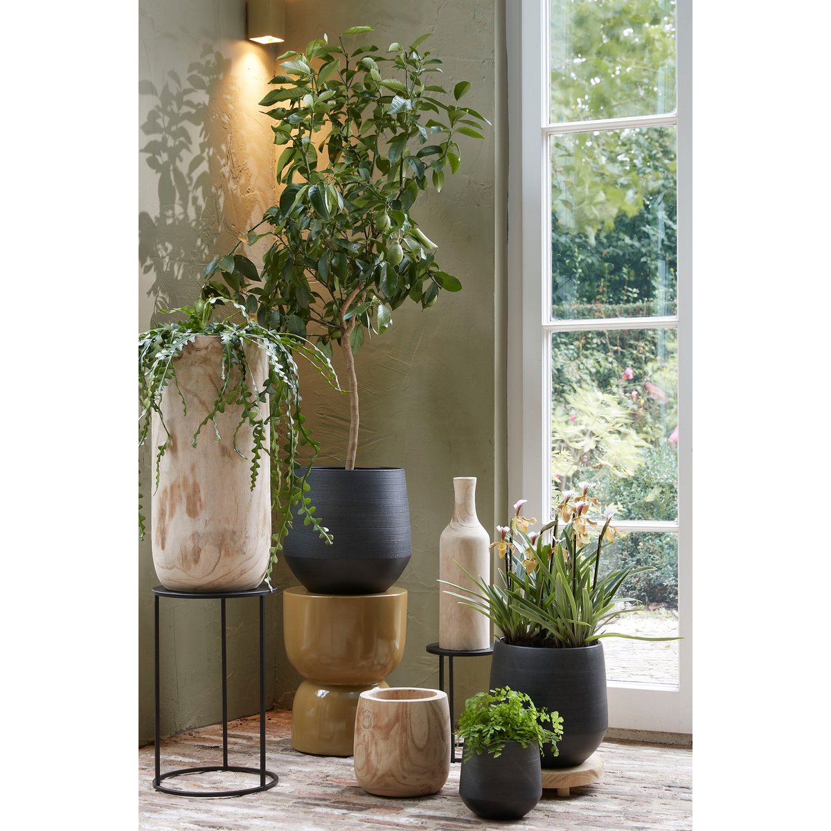 Stage Side Table - H45 x Ø35 cm - Cement - Yellow