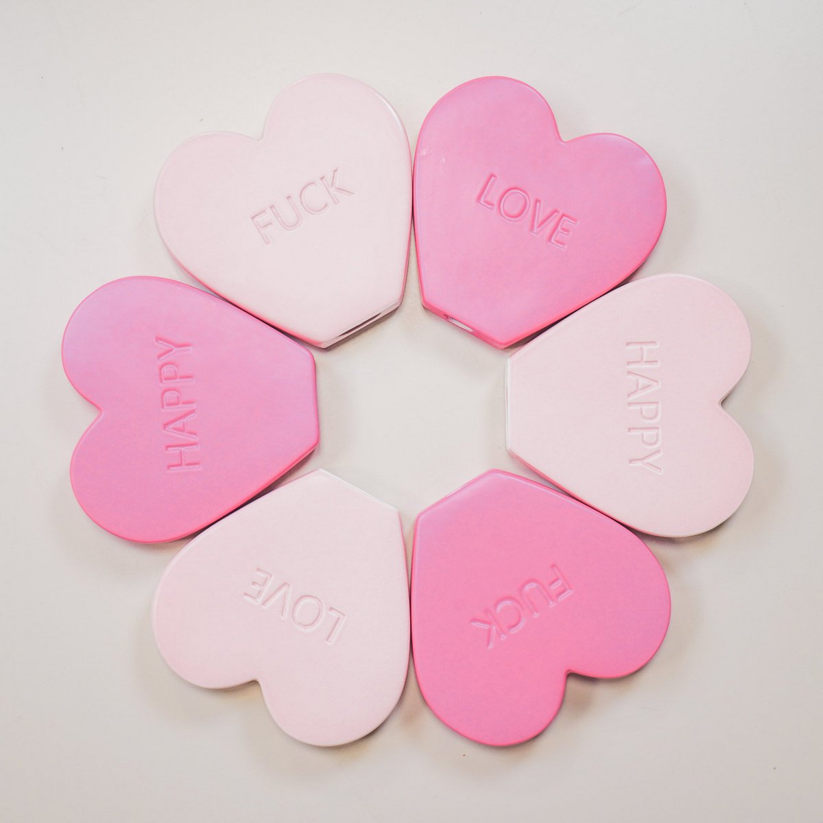 Ornament- Candy Heart 'FUCK'- Neon Roze- 20x4x18,5cm