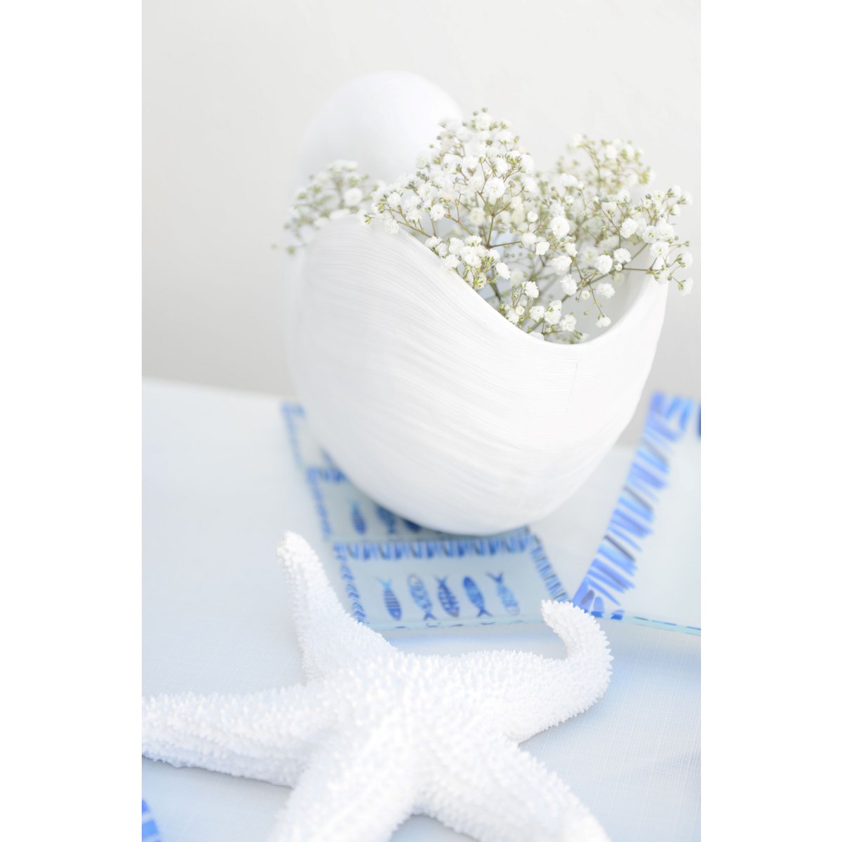 Decorative white polyresin bowl 