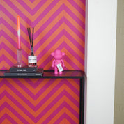 Ornament - aap -beeldje 'de legende'- Polyresin - Rosa - 11x7x19cm